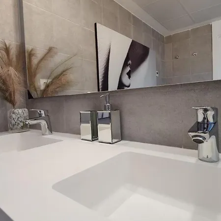 Allonbay Sun & Penthouse Apartment